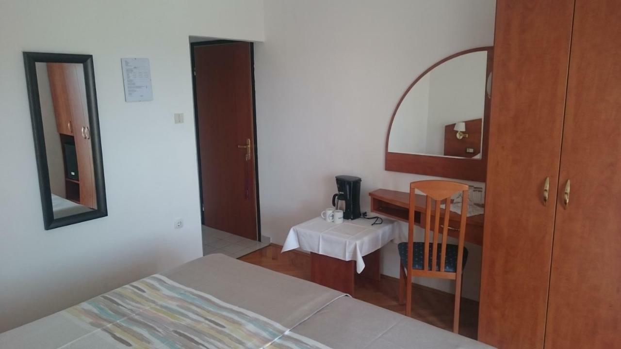 Guest House Violeta Palit Bagian luar foto