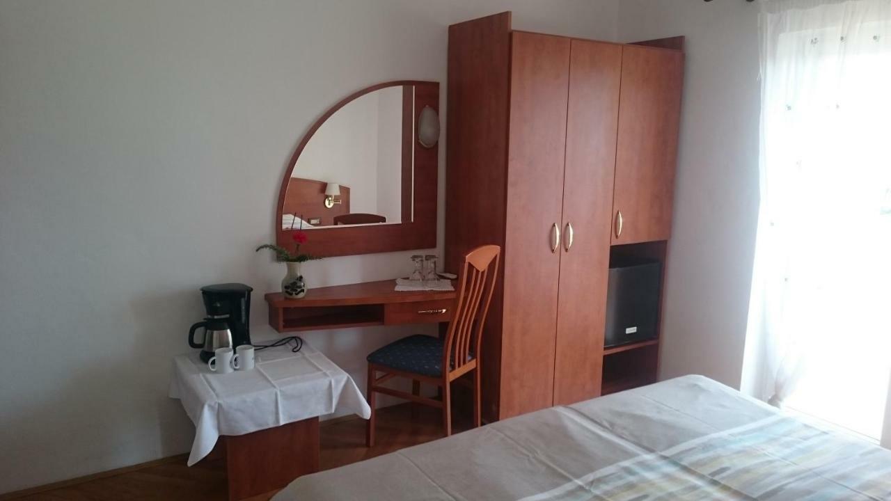 Guest House Violeta Palit Bagian luar foto